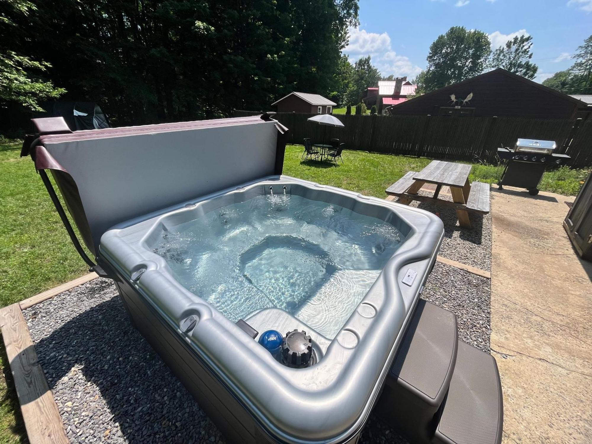 Ski Chalet W-Hot Tub, Only 3 Min To Sunday River Ski Lifts! เบเธล ภายนอก รูปภาพ